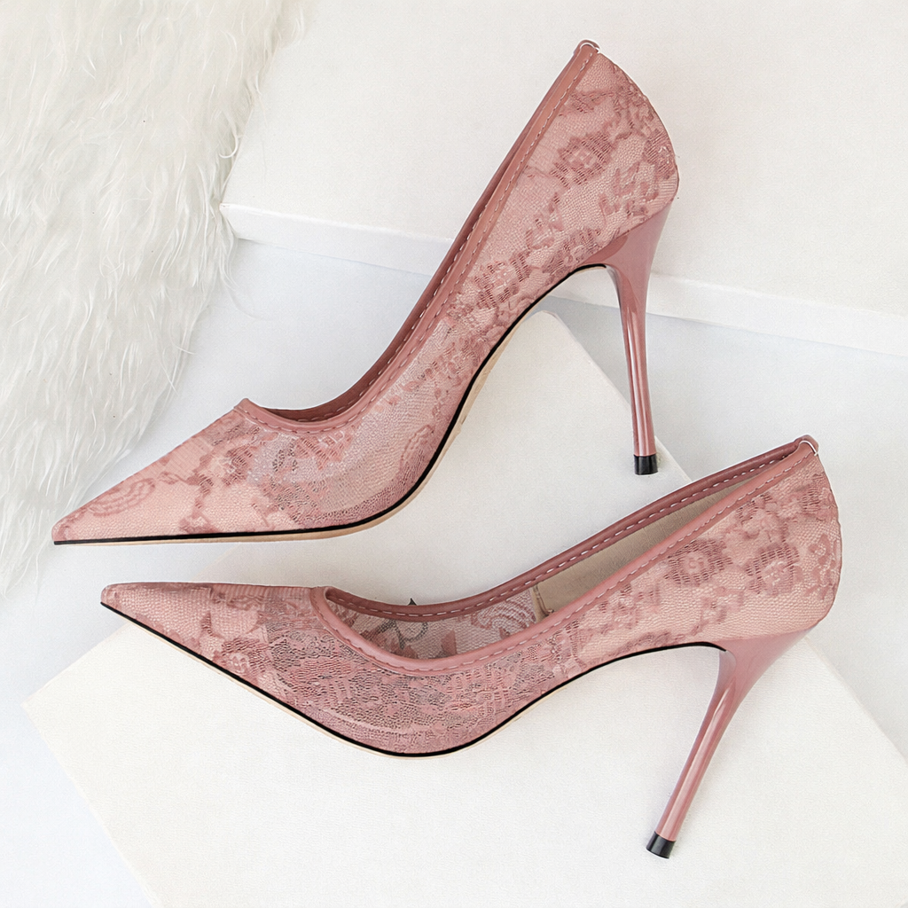 Noir Veil™ Lace Pumps